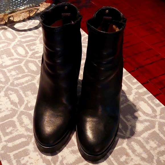 Michael Kors - Picture 1 of 4